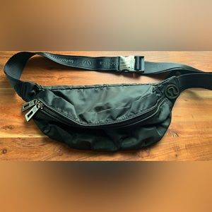 Lululemon black belt bag